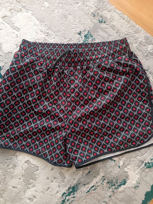 Vând pantaloni scurți baie baieti