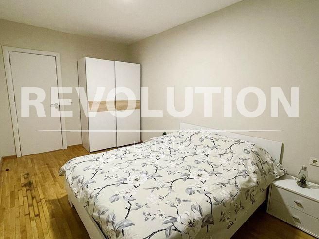 Дава се под наем Многостаен апартамент в Варна, Център - 135 кв.м за 797.64 € - Снимка #5