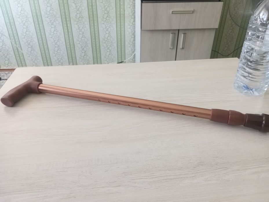 Продается трости,один из слоновой кости,другой из металла