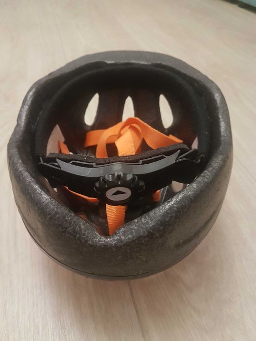 Продам шлем защитный детский б/у