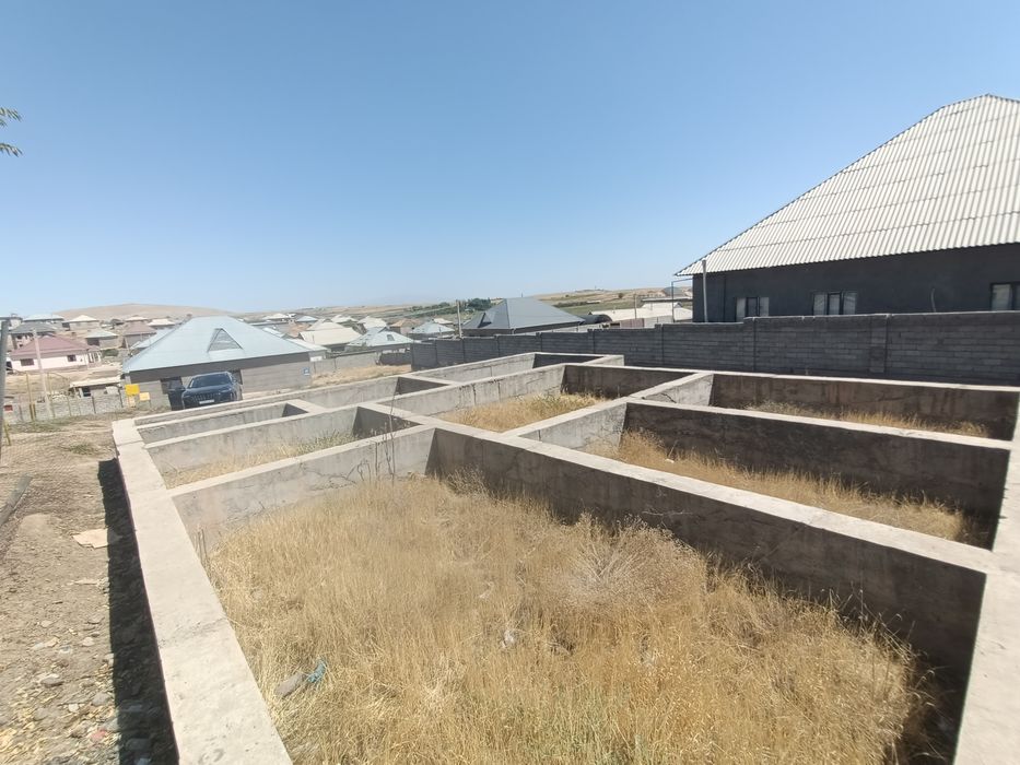 Участок с фундаментом