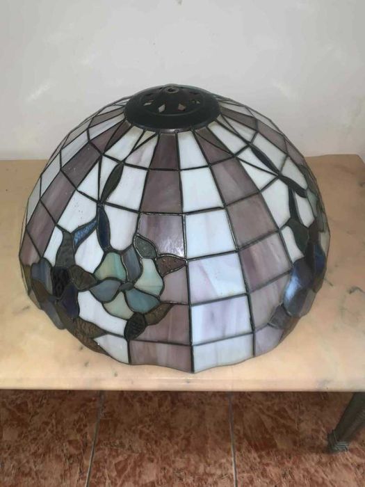 Veioza cu picior din bronz si abajur Tiffany