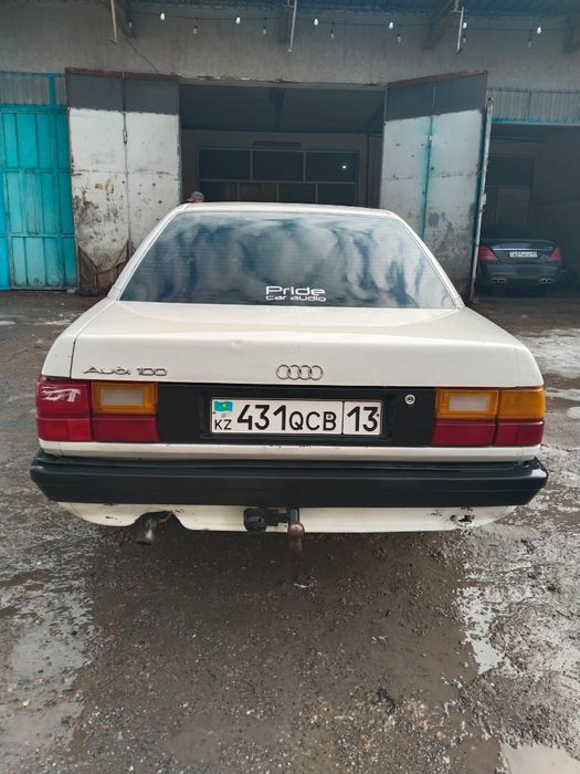 Audi 100. Объем 2.3