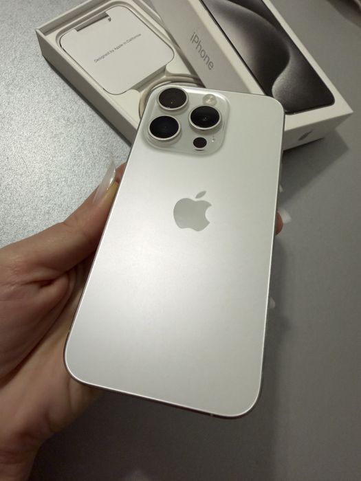 Vând iPhone 15 Pro, 256 Gb