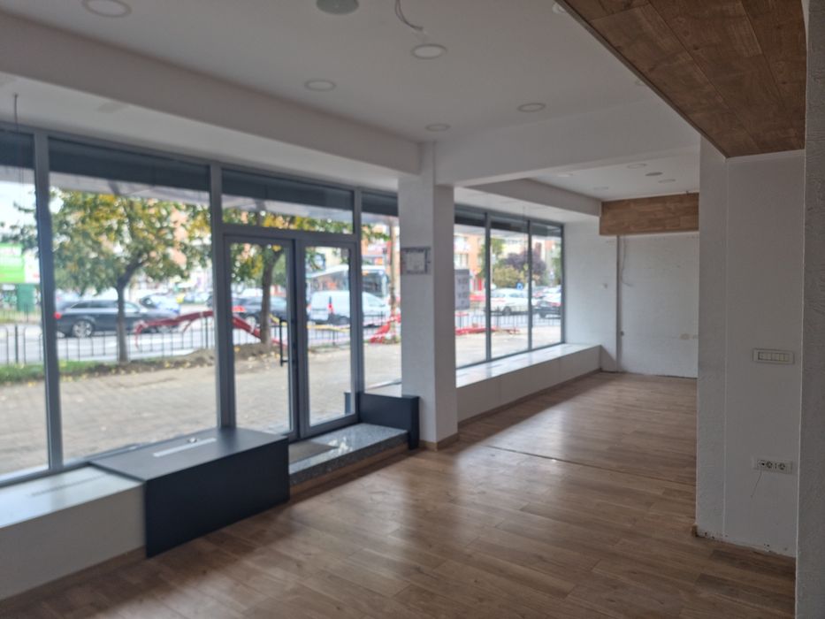 Inchiriez spatiu comercial
