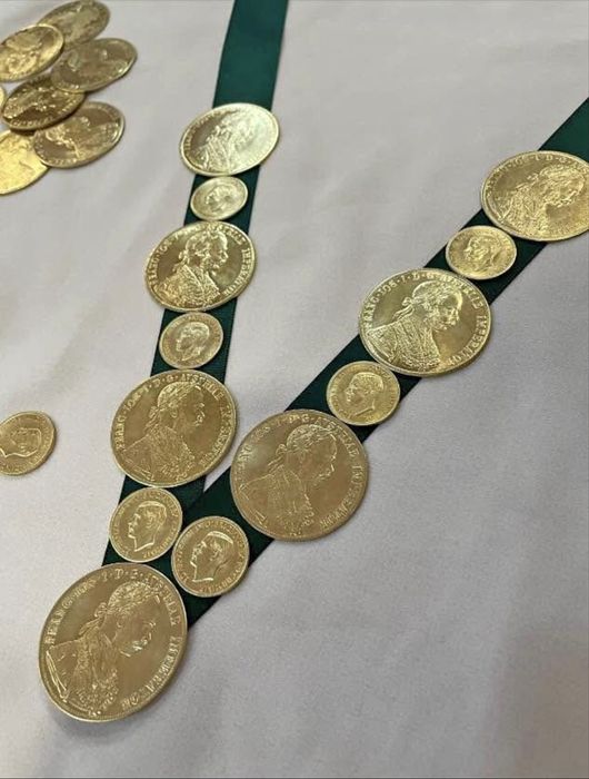 Vand monede placate cu aur 24k