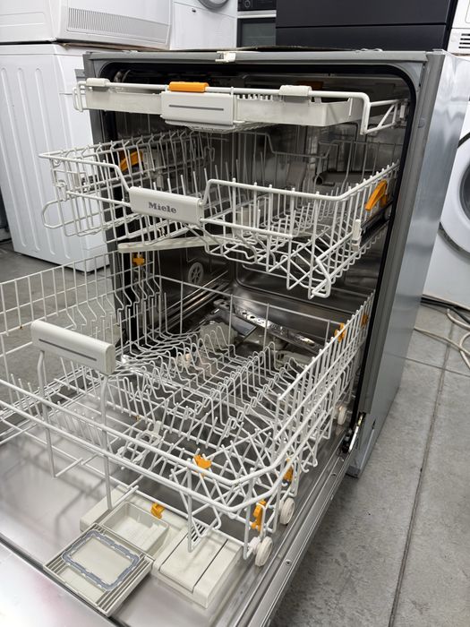Съдомиялна машина за пълно вграждане MIELE 60см,