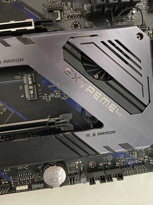Материнская плата ASRock X570 Extreme4