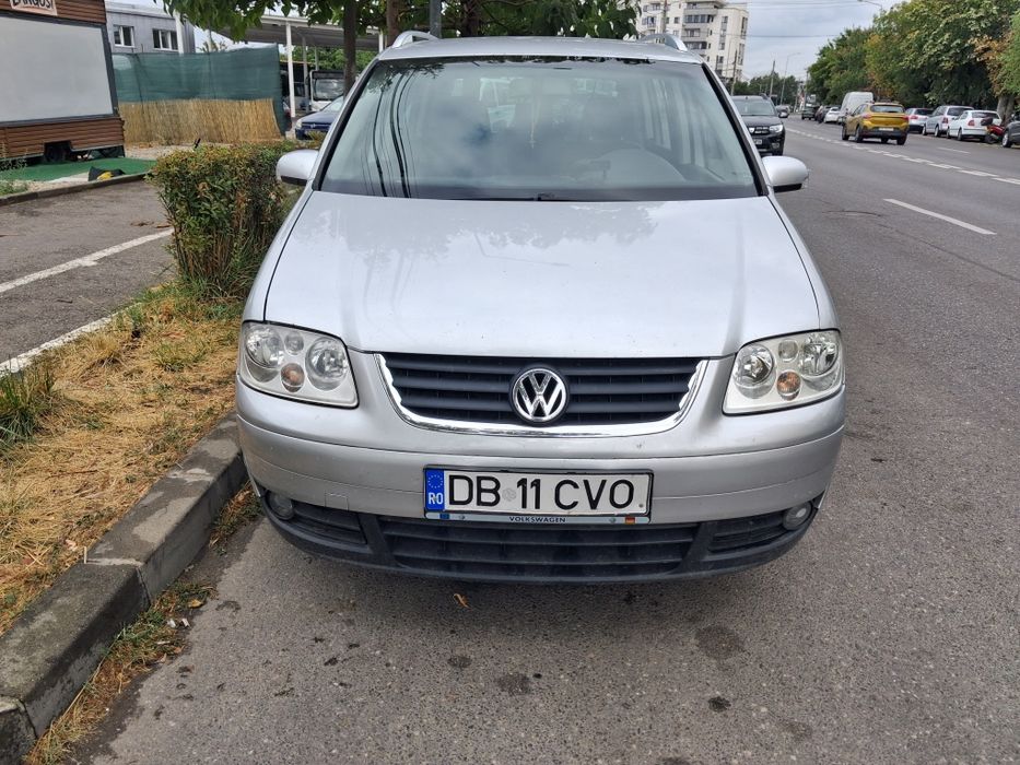 VOLKSWAGEN Touran