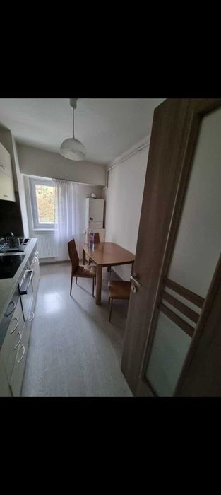Închiriez apartament