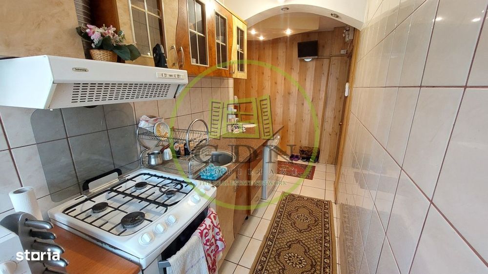 Apartament 3 camere semidecomandat, parter, Craiovita, zona Gradinita