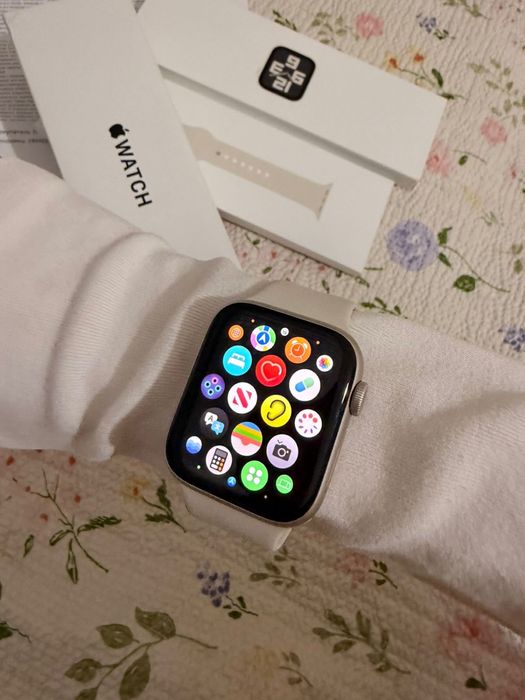 Продам Apple Watch SE 44mm 2025