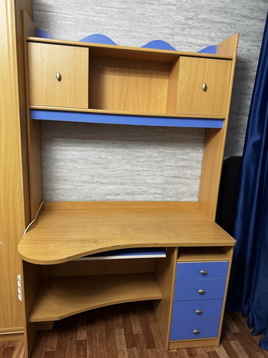 Продам стол письменный