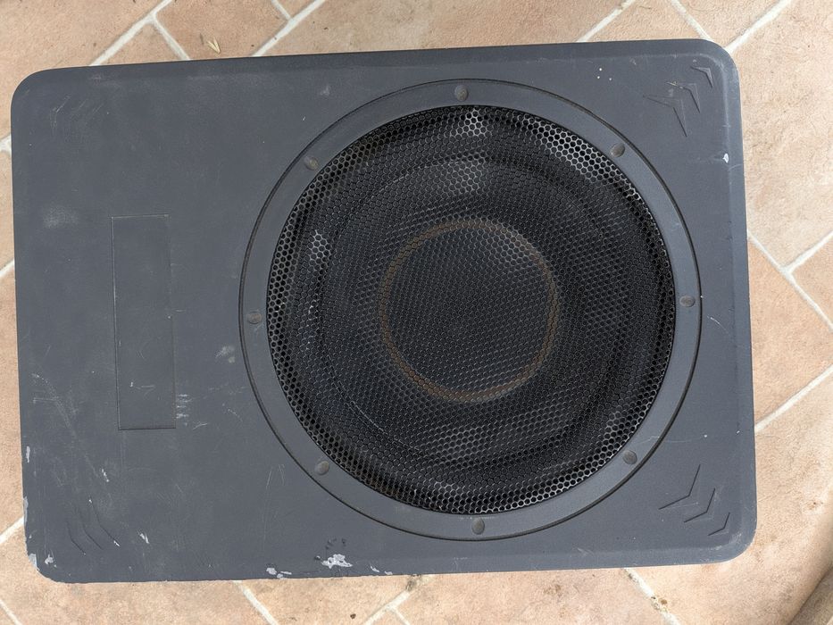 Vând subwoofer activ 550 w max 150 RMS