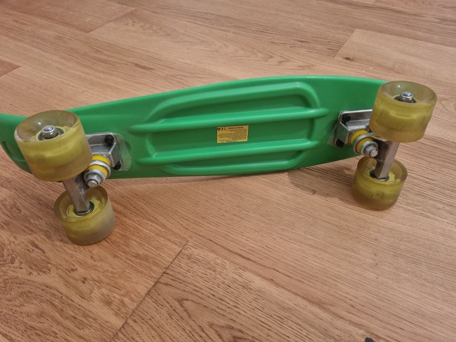 Skateboard copii cu leduri in roti