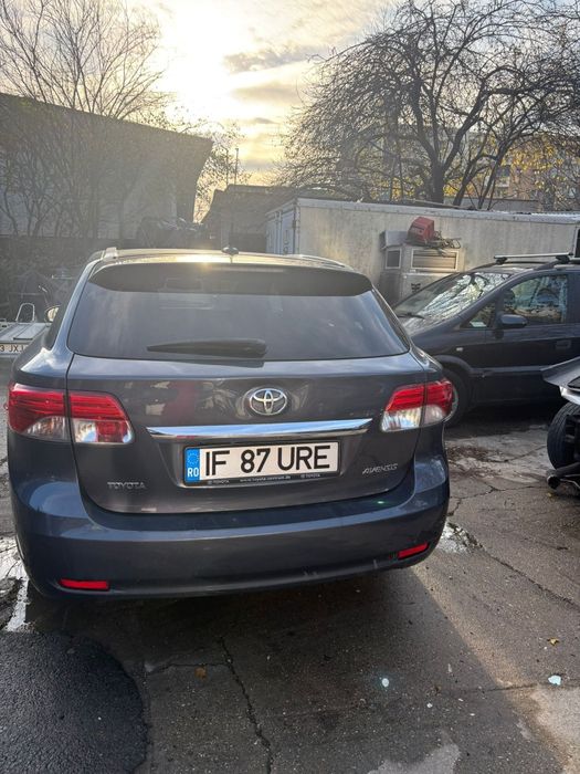 Toyota Avensis 2015