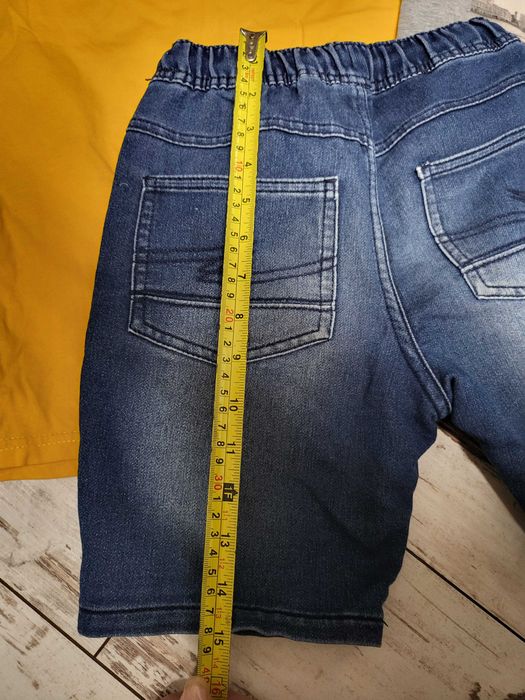 Марков лот две тениски и дънкови панталонки 134см. за 10лв.