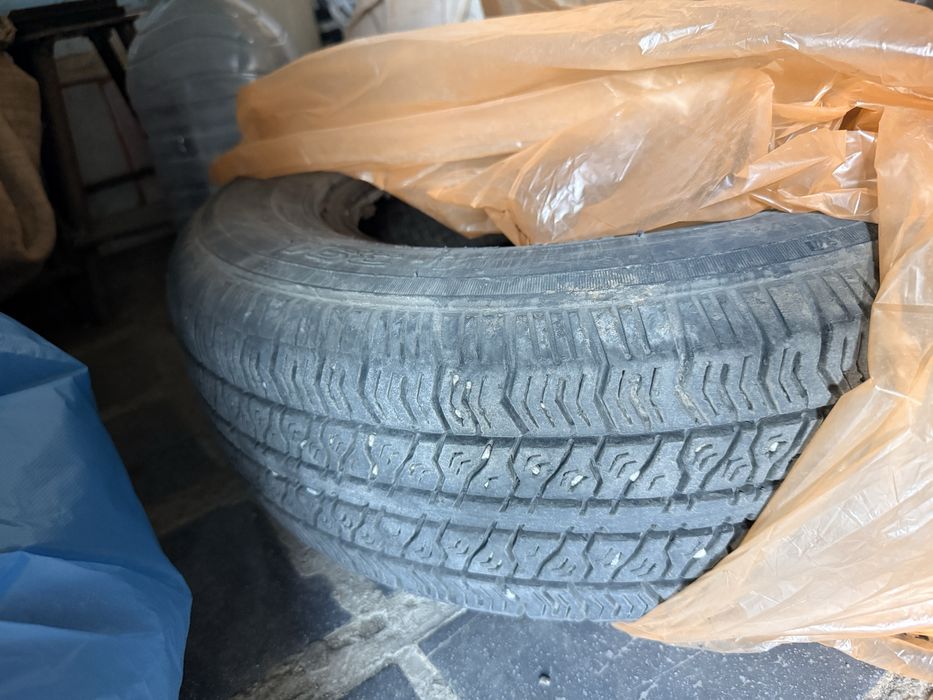 Продам резину б/у,цена за 4 баллона