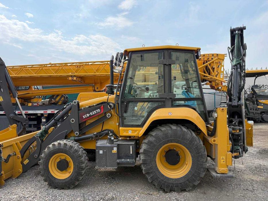 Экскаватор-погрузчик XCMG XC8-S2570