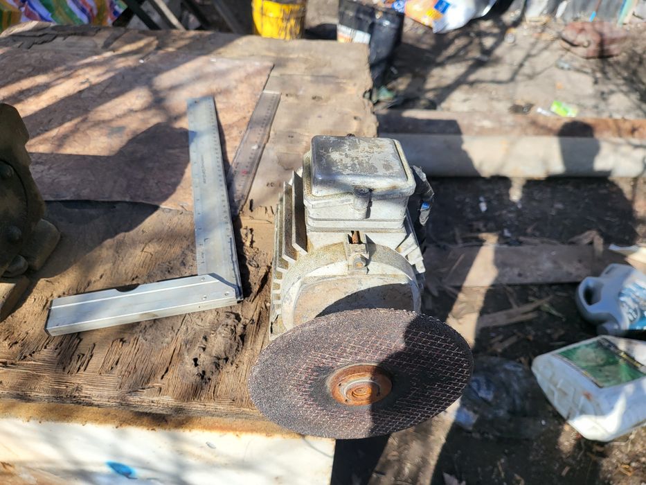 Наждак точило.     .