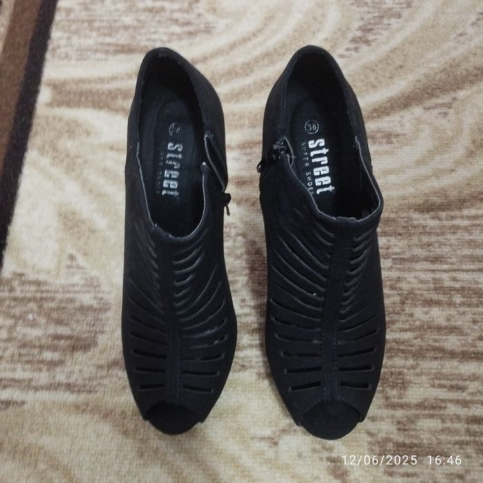 Дамски сандали номер 38