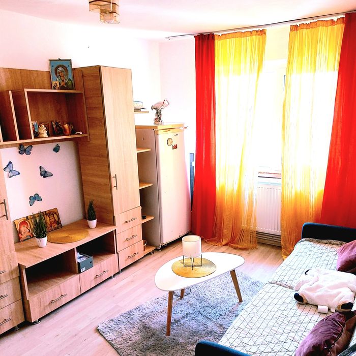 Închiriez apartament cu doua camere