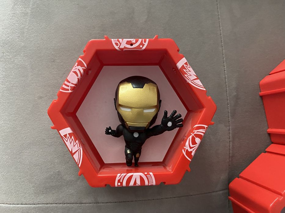 Vand figurine hexagoane supereroi