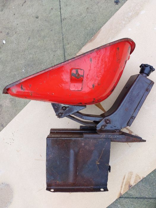 Scaun de tractor 650