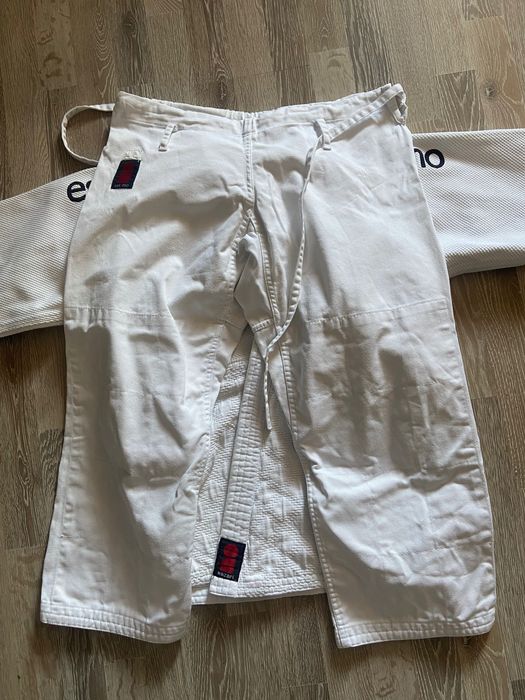 Vând Kimono Judo Adidas şi Essimo