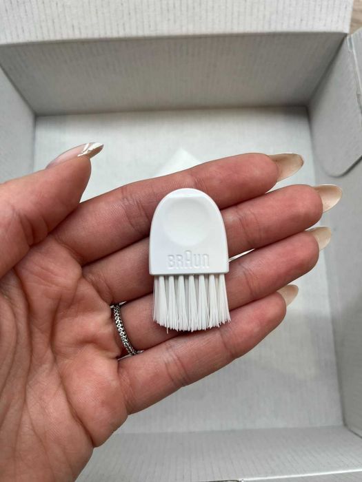 Продавам епилатор Braun