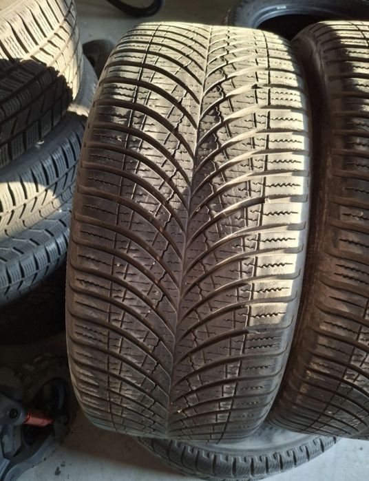 2 Anvelopele All season 215 40 r18 Goodyear