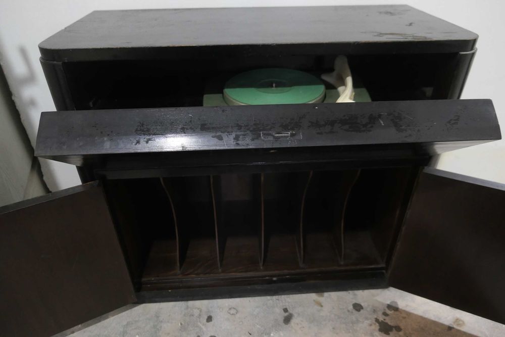Mobila Veche Comoda cu Pick-up Lemn masiv Suport Discuri Separator TESLA Supraphon 3 viteze 33 4578 RPM RAR Suport Discri Ebonita Shellac Vinyl