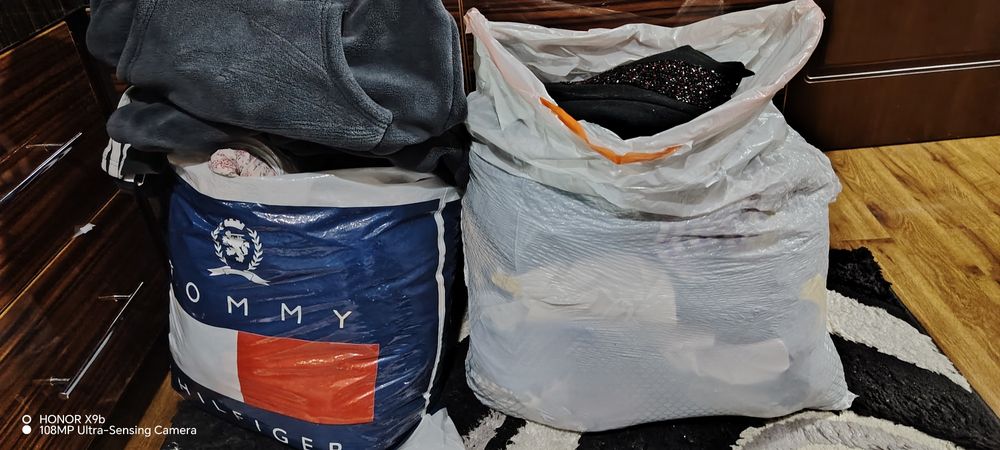 Отдам даром вещи 2 пакета