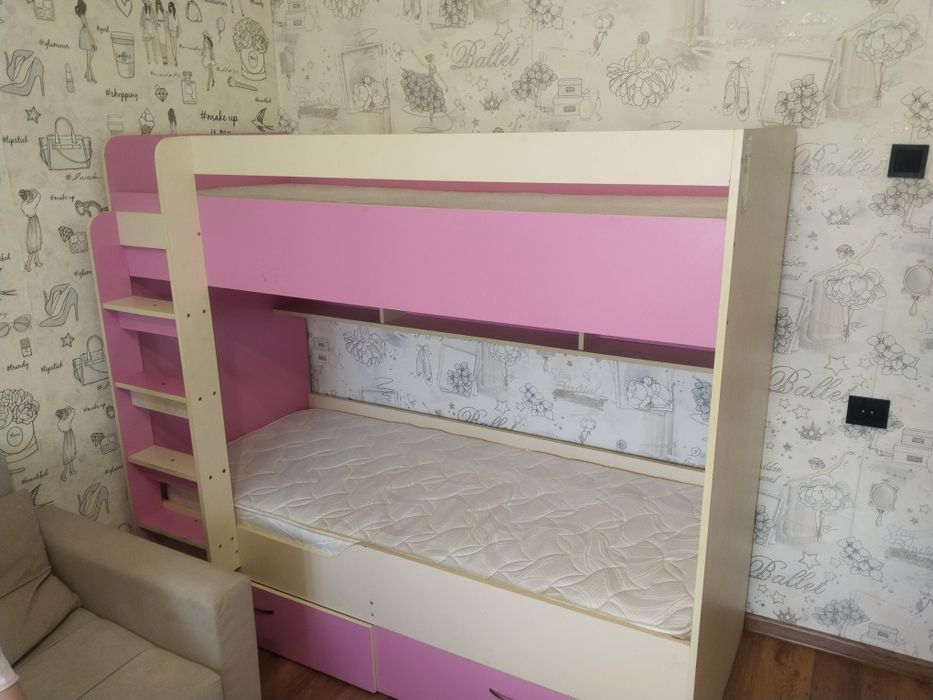 Продам две детские кровати.