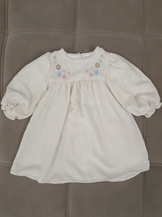 Нежное платье для девочки новое