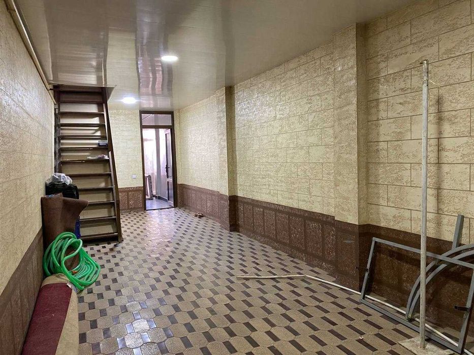 Аллон махаллада 2- кавватли уй, 3-сотка, 6-хона, подвали бор.