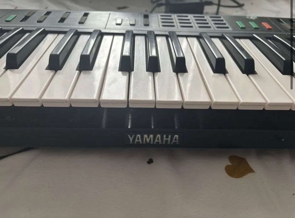 Yamaha PSR-12 синтезатор