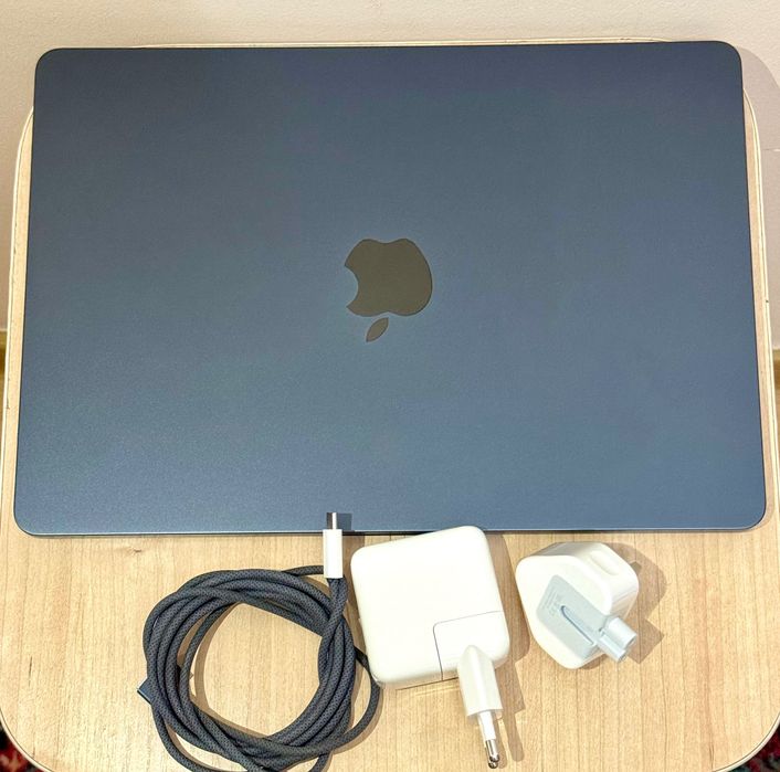 MacBook Air M2 (256gb) condition new