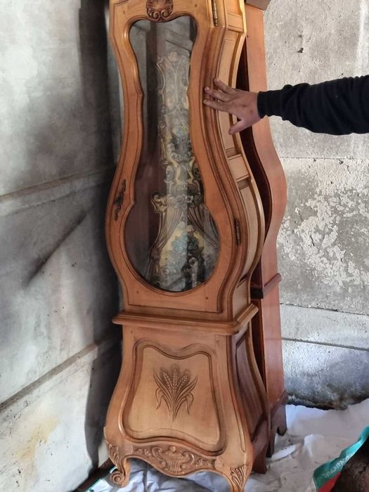 ceasuri cu pendula pe podea