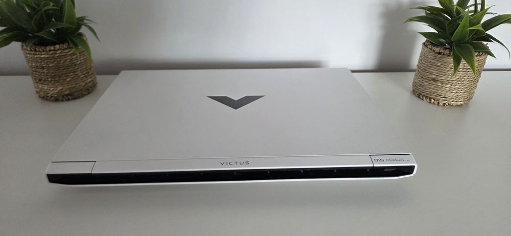 Laptop HP VICTUS   RTX5060 NOU