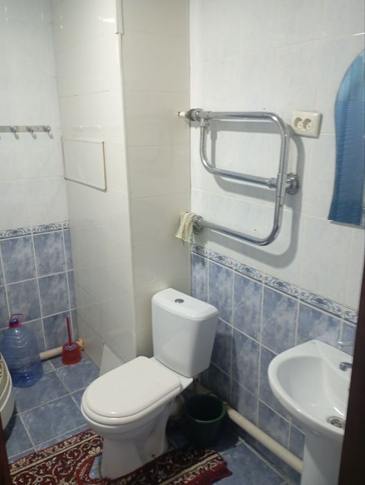 Срочно 2 хонали квартира сотилади