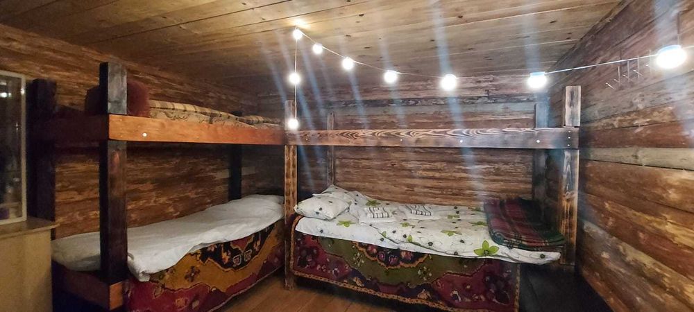 Продава се екологичен проект от 12 710 кв. м. с две нови дървени къщи.