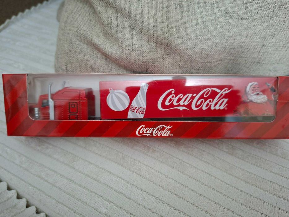 Нови коледни  камиончета  на Кока Кола