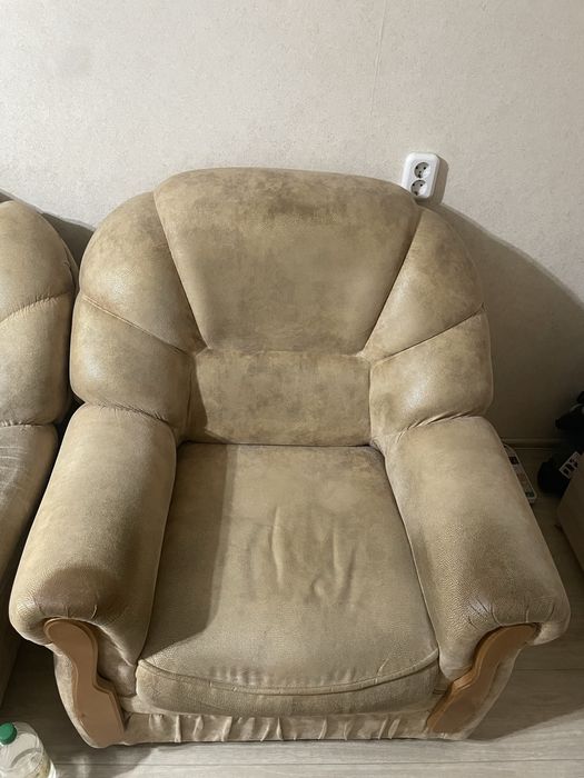 Продам диван и два кресла