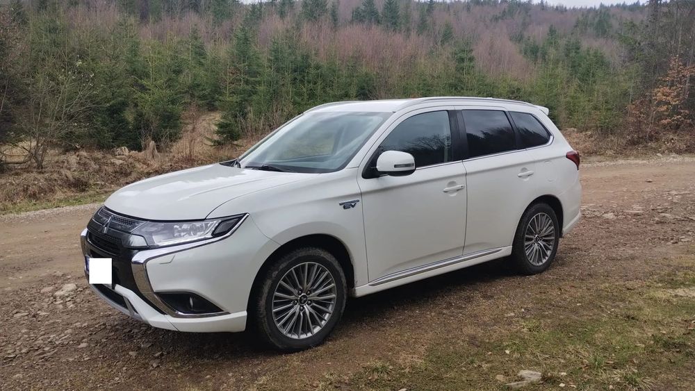 Mitsubishi Outlander Mitsubishi Outlander 2.4 4WD Plug-In Hybrid - Carte service