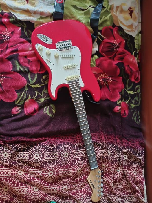 Новая гитара и усилитель в комплекте