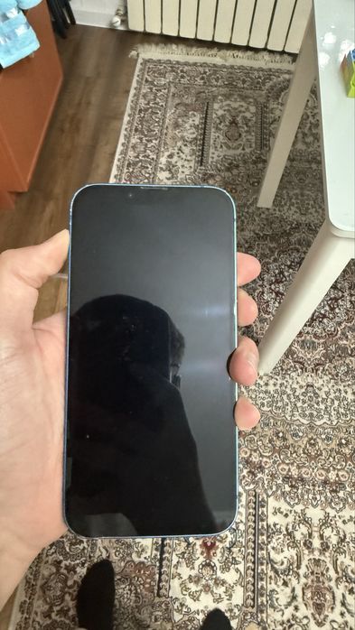Продам iphone 13, состояние среднее.