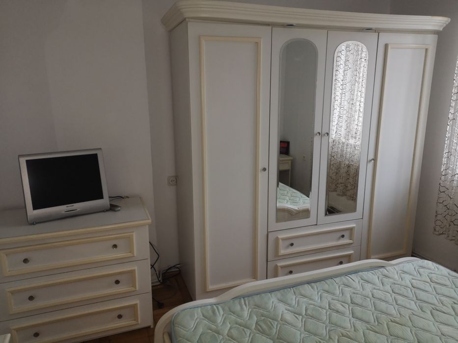 Închiriez apartament