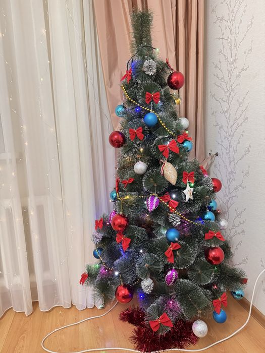 Продам елку с игрушками, 1 метр 60 см