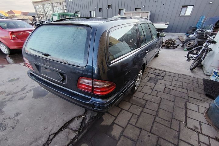 Punte spate Mercedes-Benz E-Class 2001